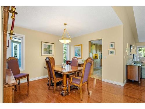 93 Shawnee Rise Sw, Calgary, AB - Indoor Photo Showing Dining Room