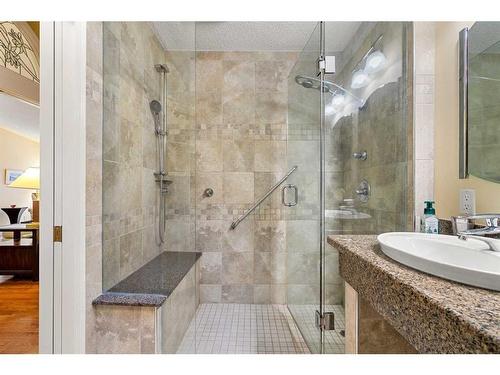 93 Shawnee Rise Sw, Calgary, AB - Indoor Photo Showing Bathroom