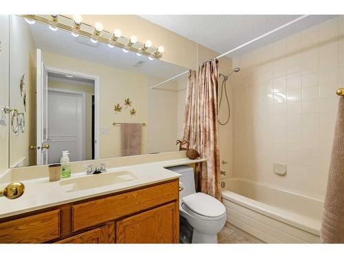 93 Shawnee Rise Sw, Calgary, AB - Indoor Photo Showing Bathroom