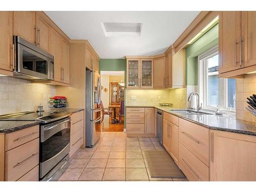 93 Shawnee Rise Sw, Calgary, AB - Indoor Photo Showing Kitchen With Stainless Steel Kitchen With Upgraded Kitchen