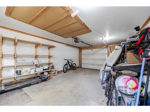 1021 17 Avenue Se, Calgary, AB - Indoor Photo Showing Garage