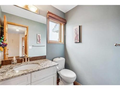 255 Del Ray Road Ne, Calgary, AB - Indoor Photo Showing Bathroom