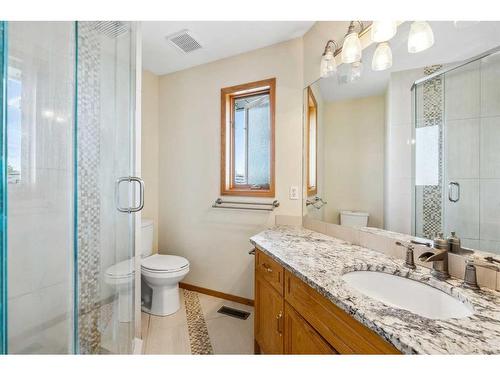 255 Del Ray Road Ne, Calgary, AB - Indoor Photo Showing Bathroom