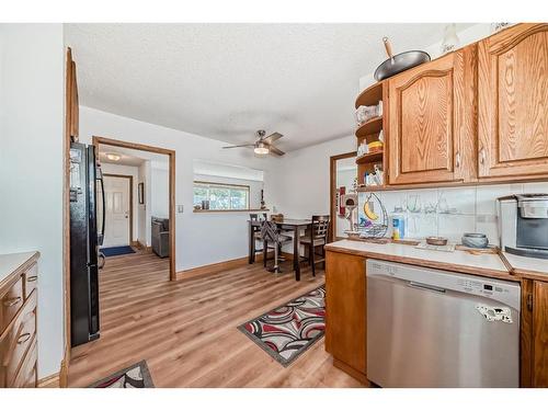 27 Rundleson Way Ne, Calgary, AB - Indoor Photo Showing Kitchen