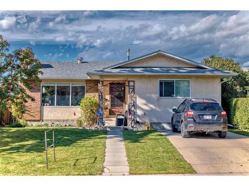 27 Rundleson Way Ne, Calgary, AB - Outdoor