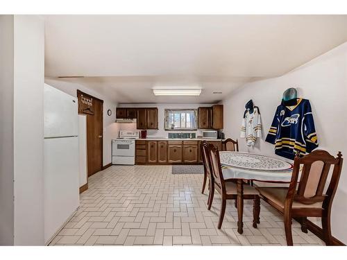 27 Rundleson Way Ne, Calgary, AB - Indoor Photo Showing Dining Room