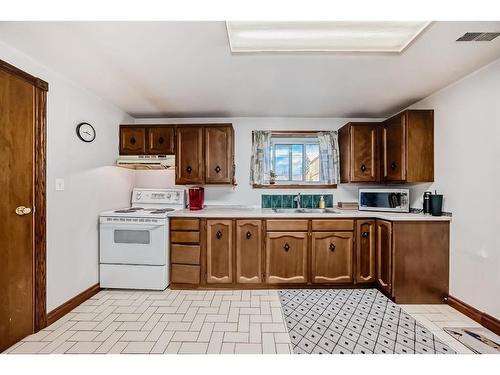 27 Rundleson Way Ne, Calgary, AB - Indoor Photo Showing Kitchen With Double Sink