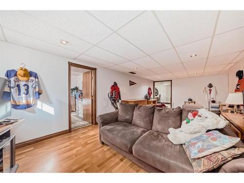 27 Rundleson Way Ne, Calgary, AB - Indoor Photo Showing Living Room