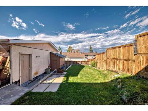 27 Rundleson Way Ne, Calgary, AB - Outdoor