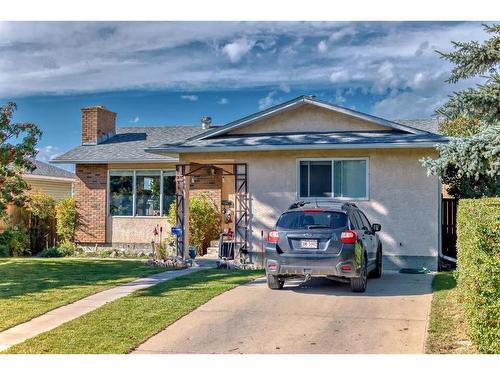 27 Rundleson Way Ne, Calgary, AB - Outdoor