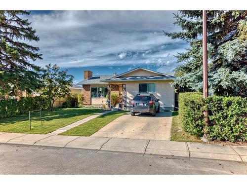 27 Rundleson Way Ne, Calgary, AB - Outdoor