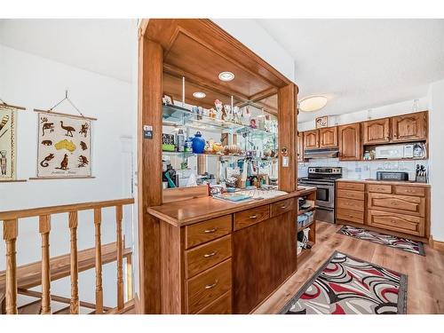 27 Rundleson Way Ne, Calgary, AB - Indoor Photo Showing Kitchen