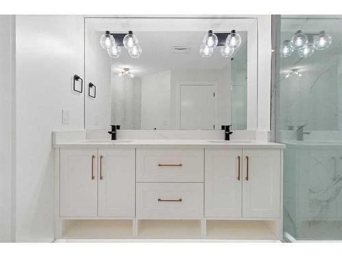 2281 Sirocco Drive Sw, Calgary, AB - Indoor Photo Showing Bathroom