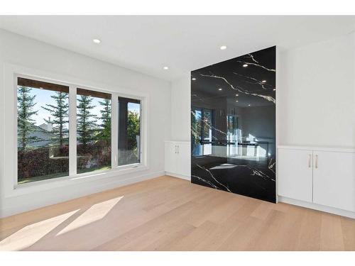 2281 Sirocco Drive Sw, Calgary, AB - Indoor Photo Showing Other Room