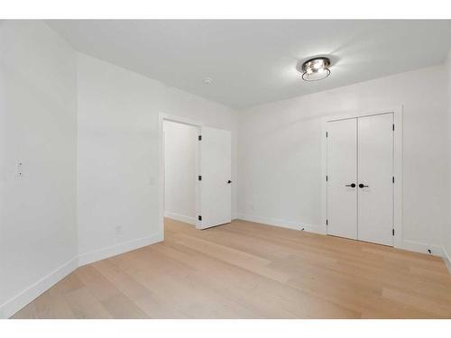 2281 Sirocco Drive Sw, Calgary, AB - Indoor Photo Showing Other Room