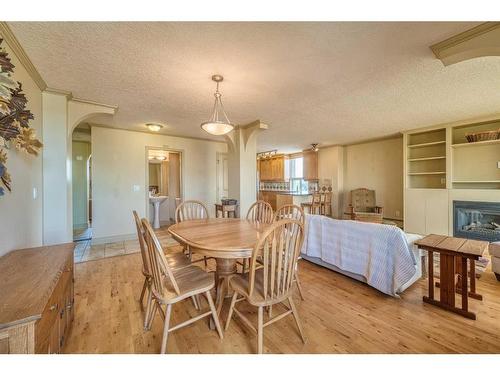 806-4554 Valiant Drive Nw, Calgary, AB - Indoor Photo Showing Dining Room