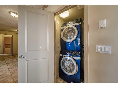 806-4554 Valiant Drive Nw, Calgary, AB - Indoor Photo Showing Laundry Room