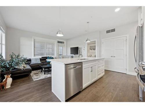 304-8355 19 Avenue Sw, Calgary, AB - Indoor Photo Showing Kitchen