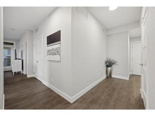 304-8355 19 Avenue Sw, Calgary, AB - Indoor Photo Showing Other Room