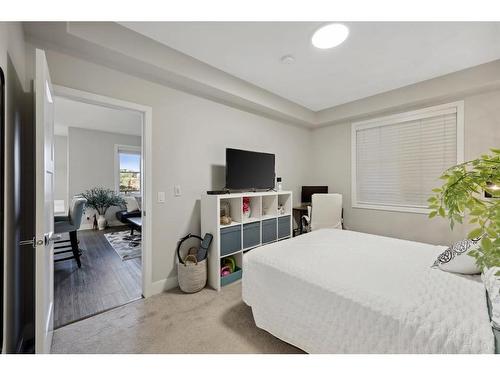 304-8355 19 Avenue Sw, Calgary, AB - Indoor Photo Showing Bedroom