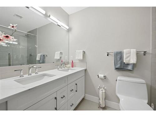 304-8355 19 Avenue Sw, Calgary, AB - Indoor Photo Showing Bathroom