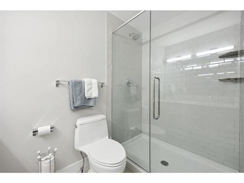 304-8355 19 Avenue Sw, Calgary, AB - Indoor Photo Showing Bathroom