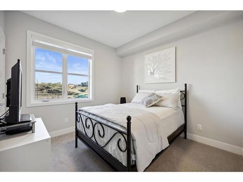 304-8355 19 Avenue Sw, Calgary, AB - Indoor Photo Showing Bedroom