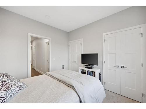 304-8355 19 Avenue Sw, Calgary, AB - Indoor Photo Showing Bedroom