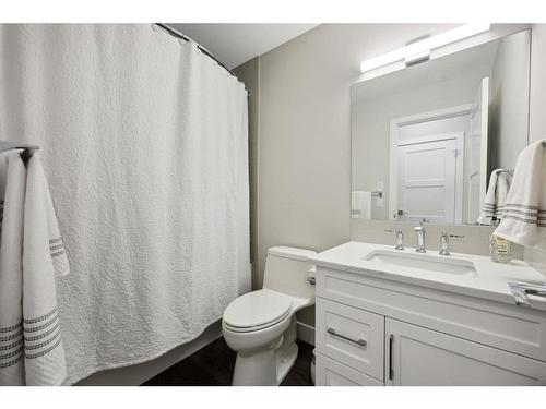 304-8355 19 Avenue Sw, Calgary, AB - Indoor Photo Showing Bathroom