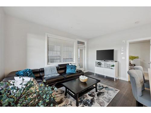 304-8355 19 Avenue Sw, Calgary, AB - Indoor Photo Showing Living Room