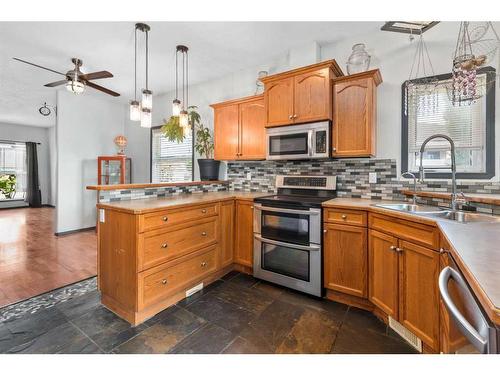 27 Ratcliffe Street, Red Deer, AB - Indoor Photo Showing Kitchen With Double Sink