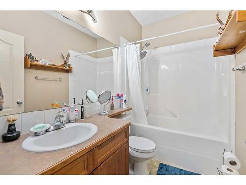 27 Ratcliffe Street, Red Deer, AB - Indoor Photo Showing Bathroom