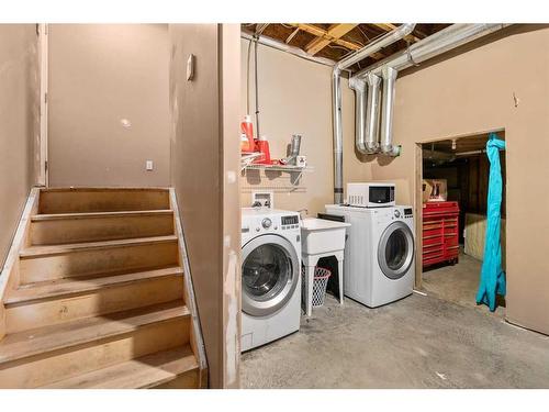 27 Ratcliffe Street, Red Deer, AB - Indoor Photo Showing Laundry Room