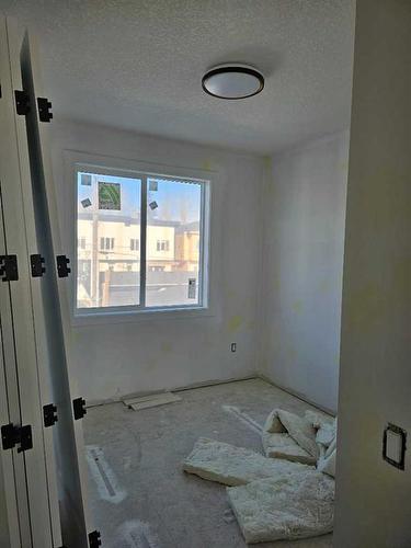 2424 53 Avenue Sw, Calgary, AB - Indoor Photo Showing Other Room