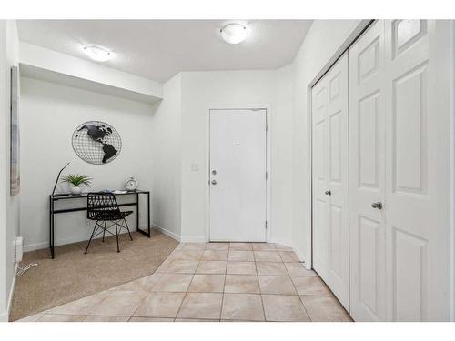 1402-325 3 Street Se, Calgary, AB - Indoor Photo Showing Other Room