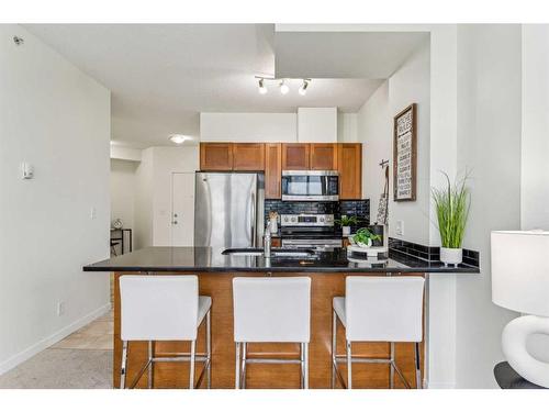 1402-325 3 Street Se, Calgary, AB - Indoor Photo Showing Kitchen