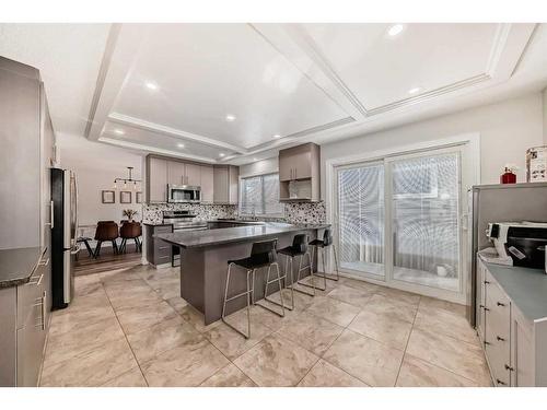 7 Berkshire Road Nw, Calgary, AB - Indoor Photo Showing Kitchen