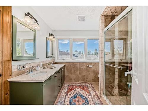 7 Berkshire Road Nw, Calgary, AB - Indoor Photo Showing Bathroom