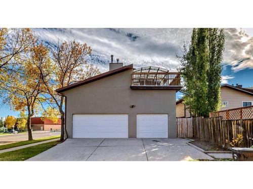 7 Berkshire Road Nw, Calgary, AB - Outdoor