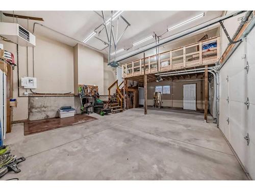 7 Berkshire Road Nw, Calgary, AB - Indoor Photo Showing Garage