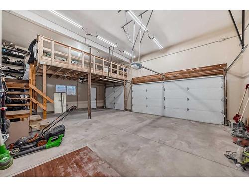 7 Berkshire Road Nw, Calgary, AB - Indoor Photo Showing Garage