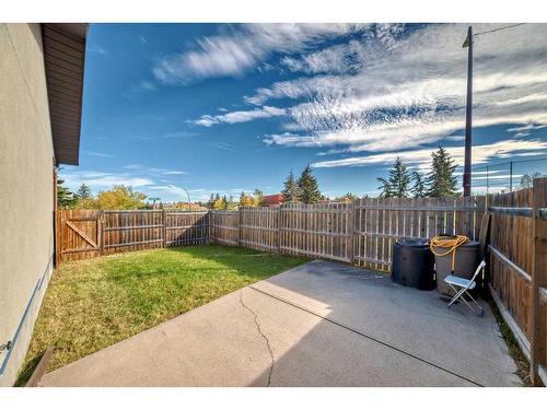 7 Berkshire Road Nw, Calgary, AB - Outdoor