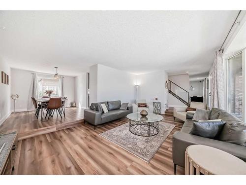 7 Berkshire Road Nw, Calgary, AB - Indoor Photo Showing Living Room