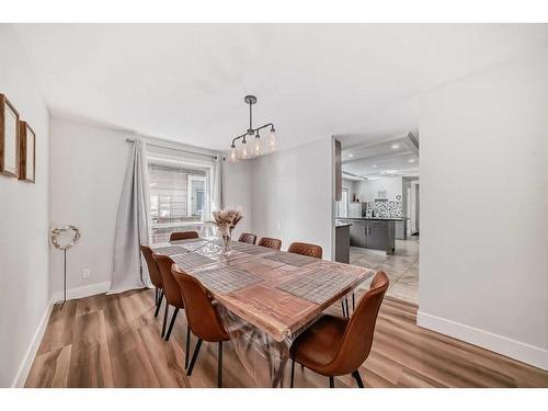 7 Berkshire Road Nw, Calgary, AB - Indoor Photo Showing Dining Room