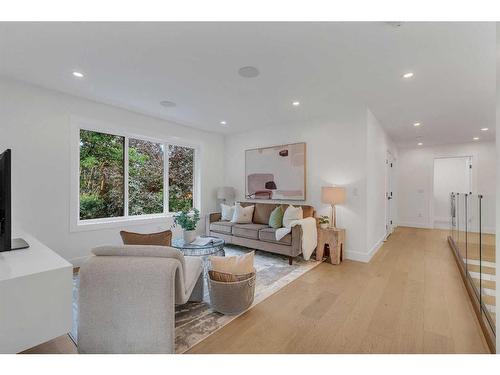 511 Wilderness Drive Se, Calgary, AB - Indoor Photo Showing Living Room