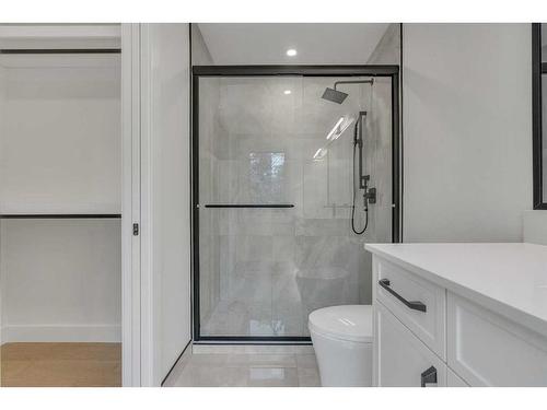 511 Wilderness Drive Se, Calgary, AB - Indoor Photo Showing Bathroom