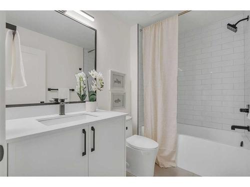 511 Wilderness Drive Se, Calgary, AB - Indoor Photo Showing Bathroom