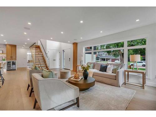 511 Wilderness Drive Se, Calgary, AB - Indoor Photo Showing Living Room