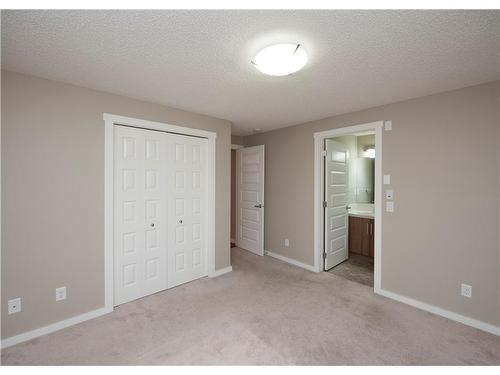 545 Mckenzie Towne Close Se, Calgary, AB - Indoor