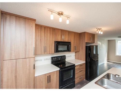 545 Mckenzie Towne Close Se, Calgary, AB - Indoor Photo Showing Kitchen